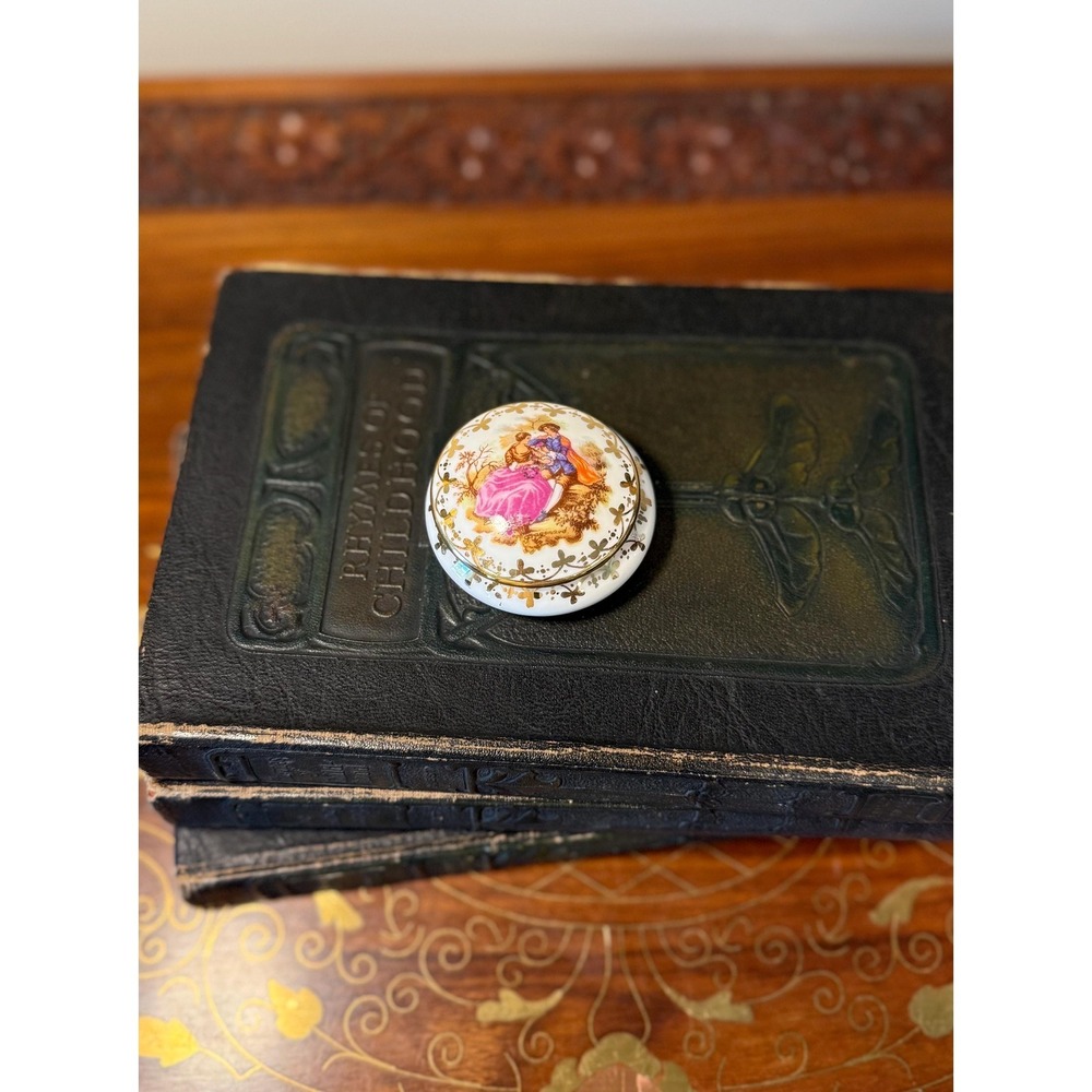 Vintage Mini Limoges Trinket Box, Fragonard Romantic Scene